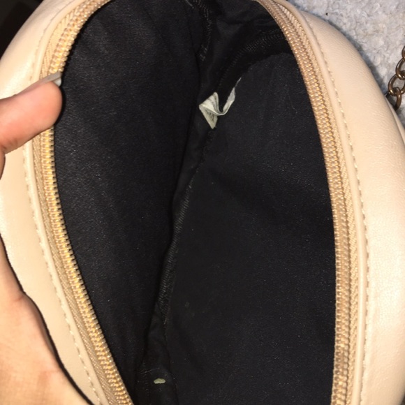 A bag - Picture 5 of 5